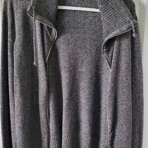 Charcoal Gray zip-up sweater in GREAT condition - size L